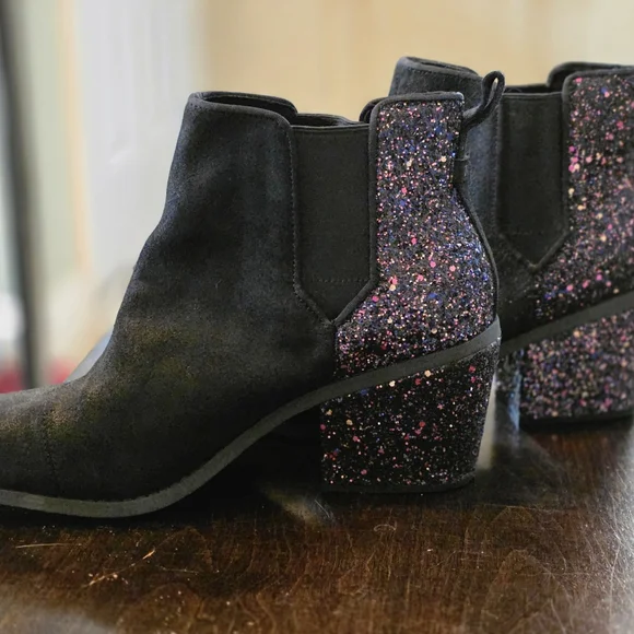Toms Black Ankle Boots with Glitter Accent - Picture 3 of 3